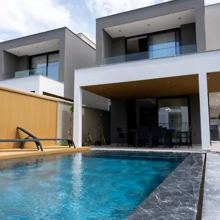 Merkez 4 Odalarbanyolu Villa Cesme